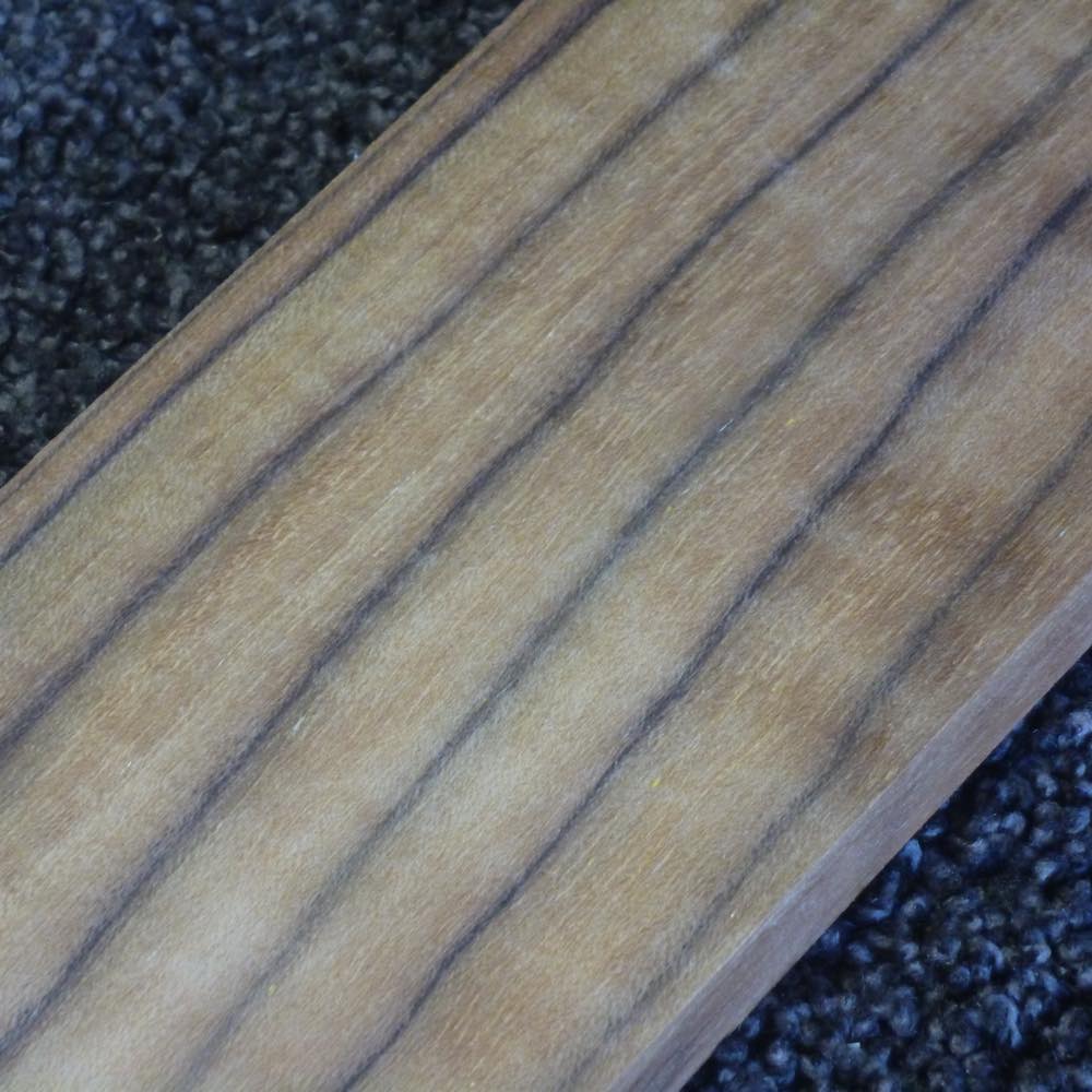 チーク 柾目 300×10×70 (仕上げ加工済み商品)