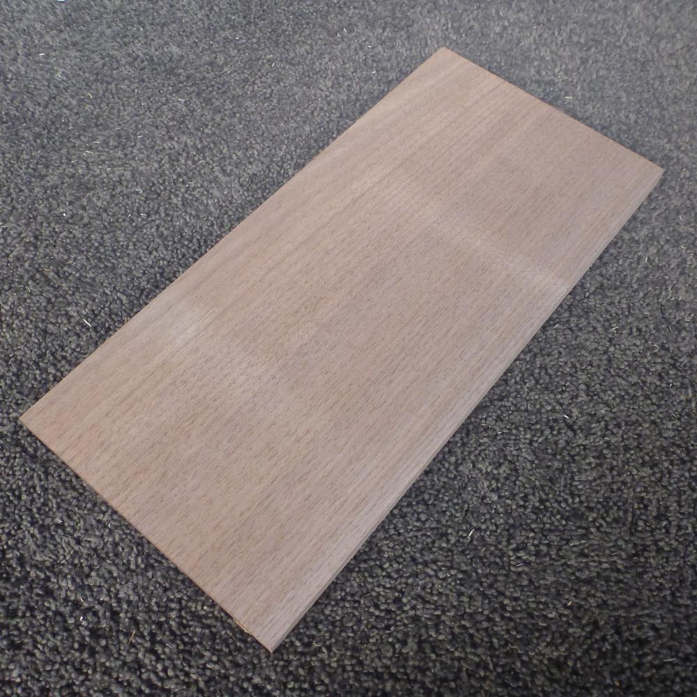 ウォールナット 柾目 300×10×140 (仕上げ加工済み商品)