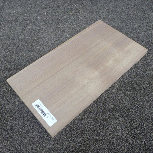 ウォールナット 柾目 300×15×160 (仕上げ加工済み商品)