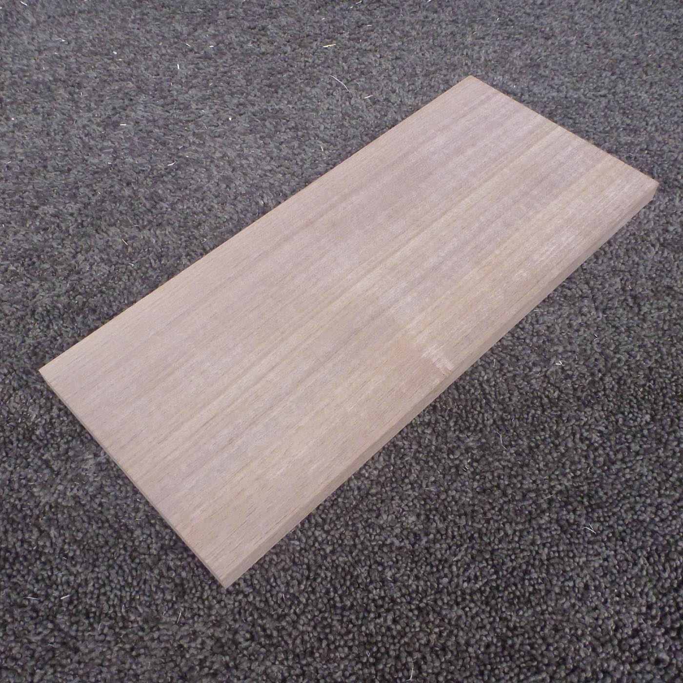 ウォールナット 柾目 300×12×130 (仕上げ加工済み商品)