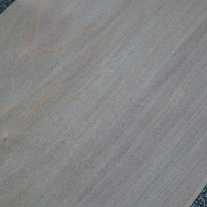 ウォールナット　柾目　2000×8×220　（仕上げ加工済み商品）