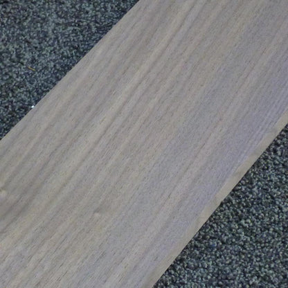 ウォールナット　柾目　2000×12×130　（仕上げ加工済み商品）