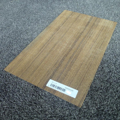チーク　柾目　300×2×180　（仕上げ加工済み商品）