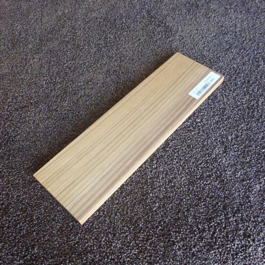 チーク　柾目　300×12×90　（仕上げ加工済み商品）