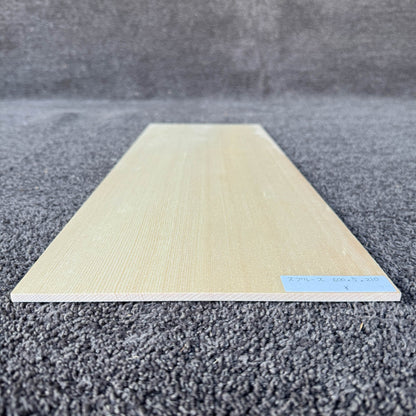 スプルース楽器材 ギター トップ用 スプルース 長さ600mm×厚み5mm×巾210mm