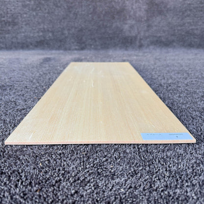 スプルース楽器材 ギター トップ用 スプルース 長さ600mm×厚み4mm×巾230mm