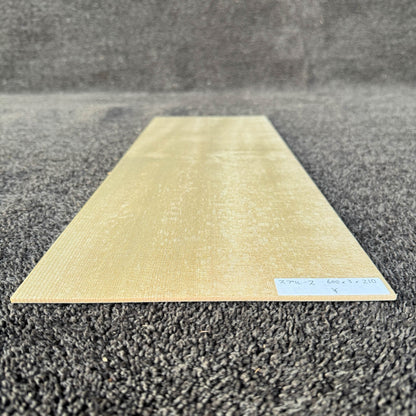 スプルース楽器材 ギター トップ用 スプルース 長さ600mm×厚み3mm×巾210mm