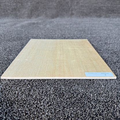 スプルース楽器材 ギター トップ用 スプルース 長さ300mm×厚み5mm×巾250mm