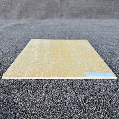 スプルース楽器材 ギター トップ用 スプルース 長さ300mm×厚み5mm×巾250mm