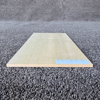 スプルース楽器材 ギター トップ用 スプルース 長さ300mm×厚み5mm×巾150mm