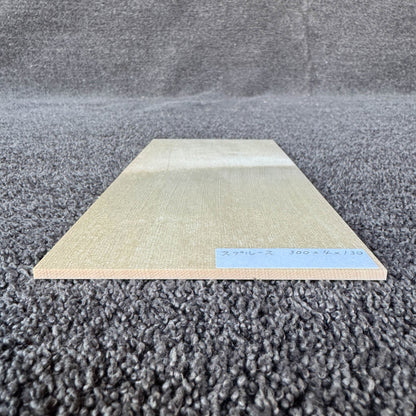 スプルース楽器材 ギター トップ用 スプルース 長さ300mm×厚み4mm×巾130mm