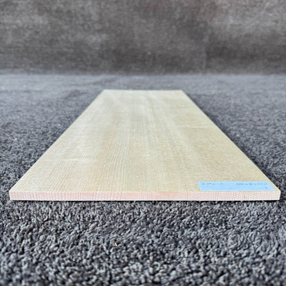 スプルース楽器材 ギター トップ用 プレミアムサイズ スプルース 長さ600mm×厚み8mm×巾220mm