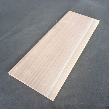 ウォールナット　柾目　300×8×110　（仕上げ加工済み商品）