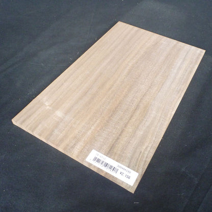 ウォールナット　柾目　300×8×180　（仕上げ加工済み商品）