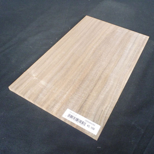 ウォールナット　柾目　300×8×180　（仕上げ加工済み商品）