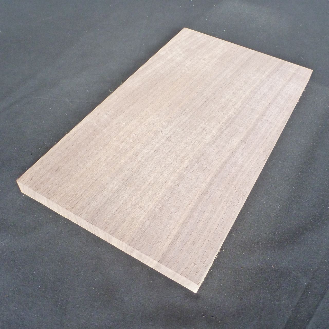 ウォールナット　柾目　300×15×170　（仕上げ加工済み商品）