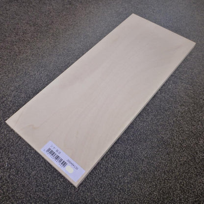 シナ　板目　300×8×130　（仕上げ加工済み商品）