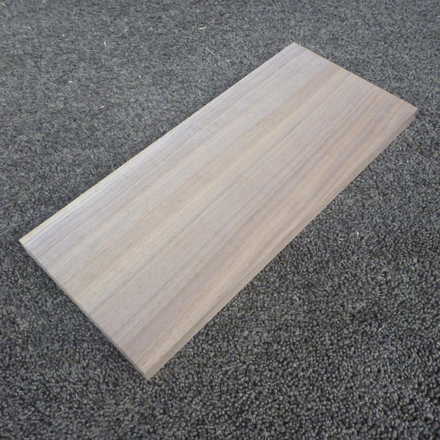 ウォールナット　柾目　300×15×130　（仕上げ加工済み商品）