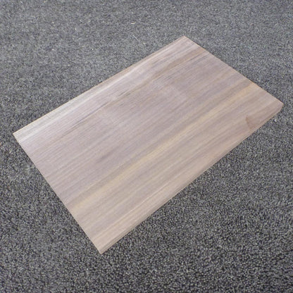 ウォールナット　柾目　300×15×190　（仕上げ加工済み商品）
