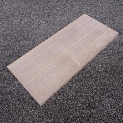 ウォールナット　柾目　300×12×130　（仕上げ加工済み商品）