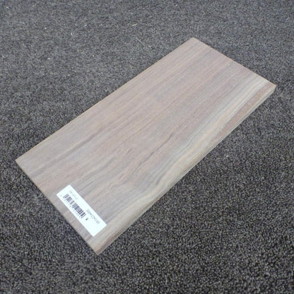 ウォールナット　柾目　300×12×140　（仕上げ加工済み商品）