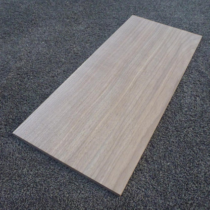 ウォールナット　柾目　450×8×190　（仕上げ加工済み商品）