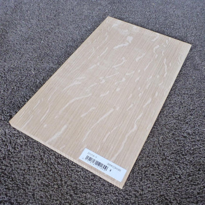 ホワイトオーク　柾目　300×12×180　（仕上げ加工済み商品）