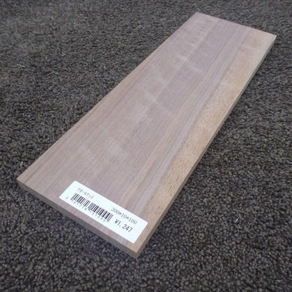 ウォールナット　柾目　300×10×100　（仕上げ加工済み商品）