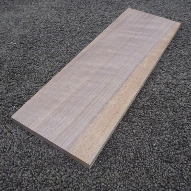 ウォールナット　柾目　300×10×100　（仕上げ加工済み商品）