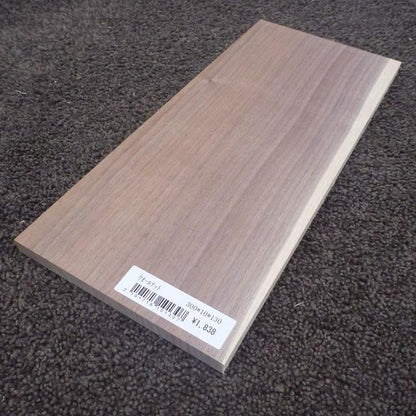 ウォールナット　柾目　300×10×130　（仕上げ加工済み商品）