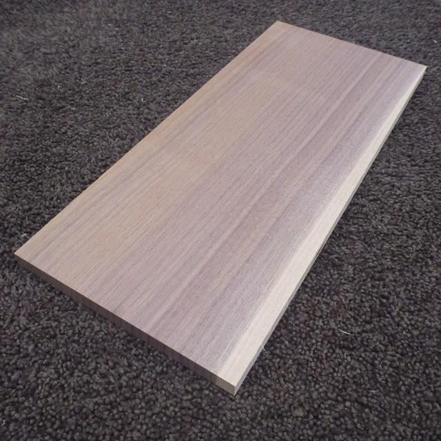 ウォールナット　柾目　300×10×130　（仕上げ加工済み商品）