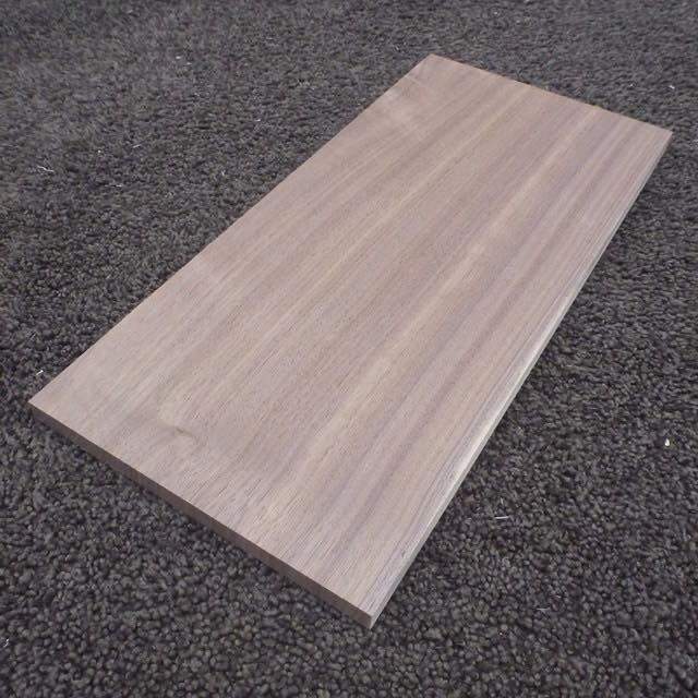ウォールナット　柾目　300×10×140　（仕上げ加工済み商品）
