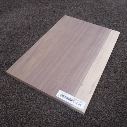 ウォールナット　柾目　300×10×200　（仕上げ加工済み商品）
