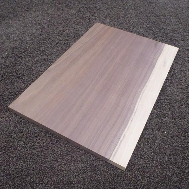 ウォールナット　柾目　300×10×200　（仕上げ加工済み商品）