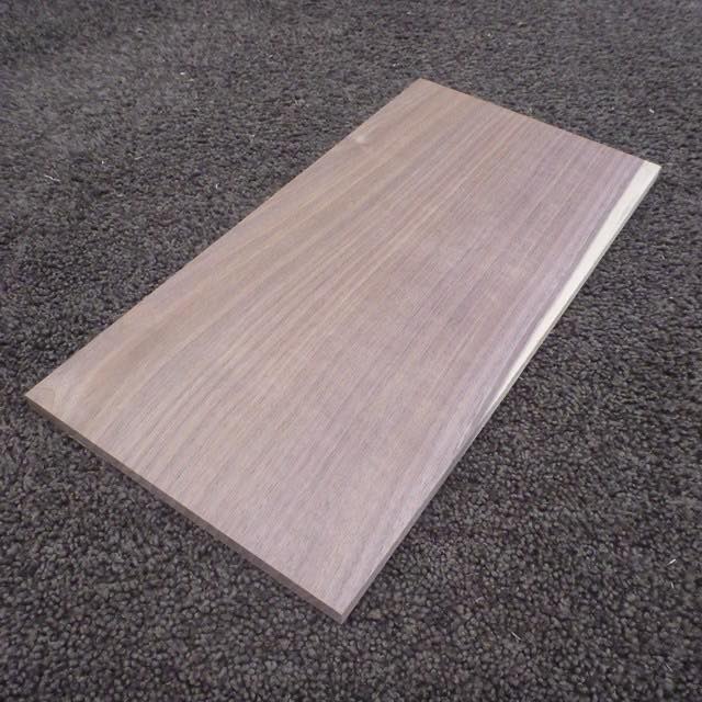 ウォールナット　柾目　300×8×150　（仕上げ加工済み商品）