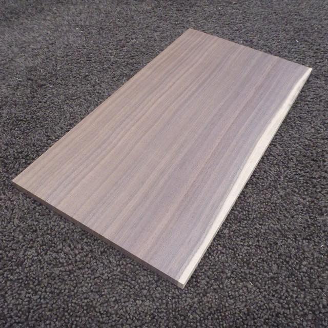 ウォールナット　柾目　300×8×160　（仕上げ加工済み商品）