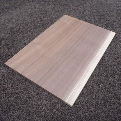ウォールナット　柾目　300×8×200　（仕上げ加工済み商品）