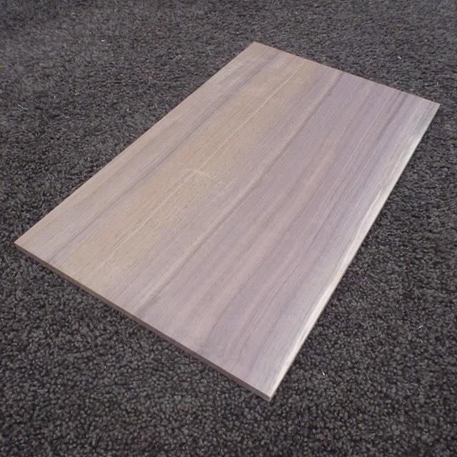 ウォールナット　柾目　300×6×180　（仕上げ加工済み商品）